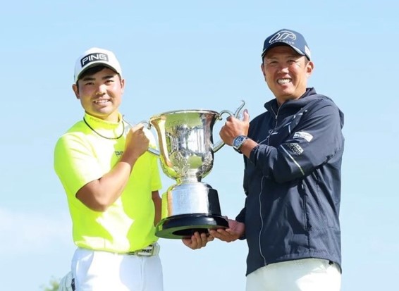 At the Kansai Open on April 16th, left: Yasuka Semikawa, player, right: Shigenori Shimizu, caddie